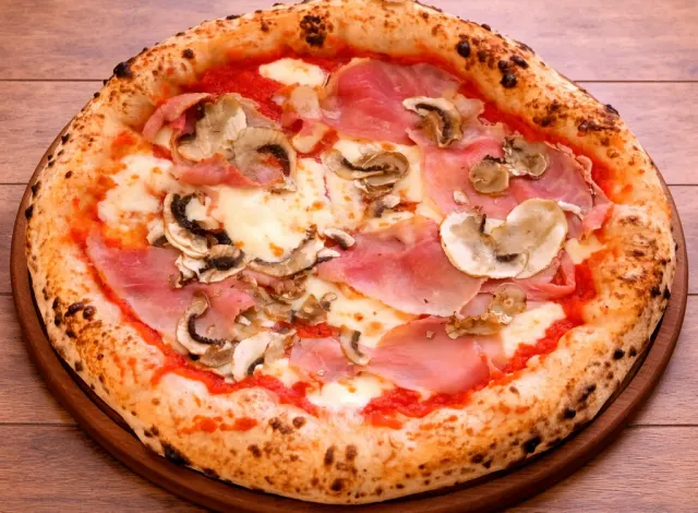 Prosciutto e Funghi – neapolietiška pica